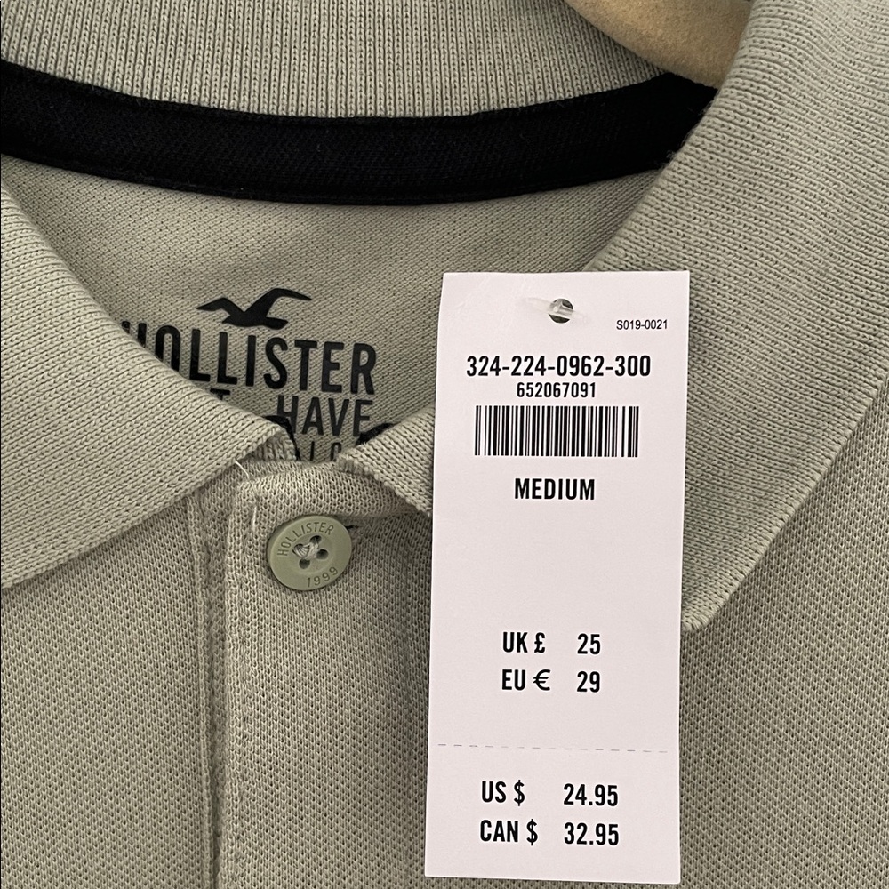 Hollister Men's Light Olive Polo Shirt - Picture 2 of 3